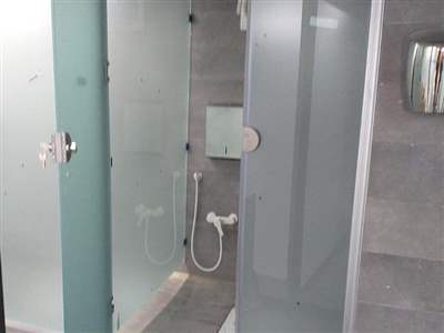 حمام شیشه ای مستر