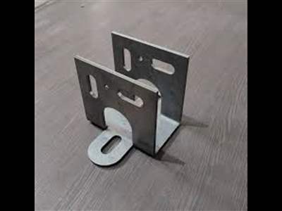 براکت کرتین وال چیست؟