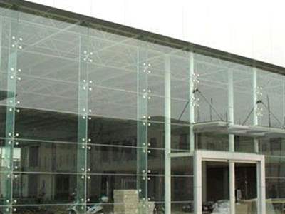 نمای شیشه ای ساختمان